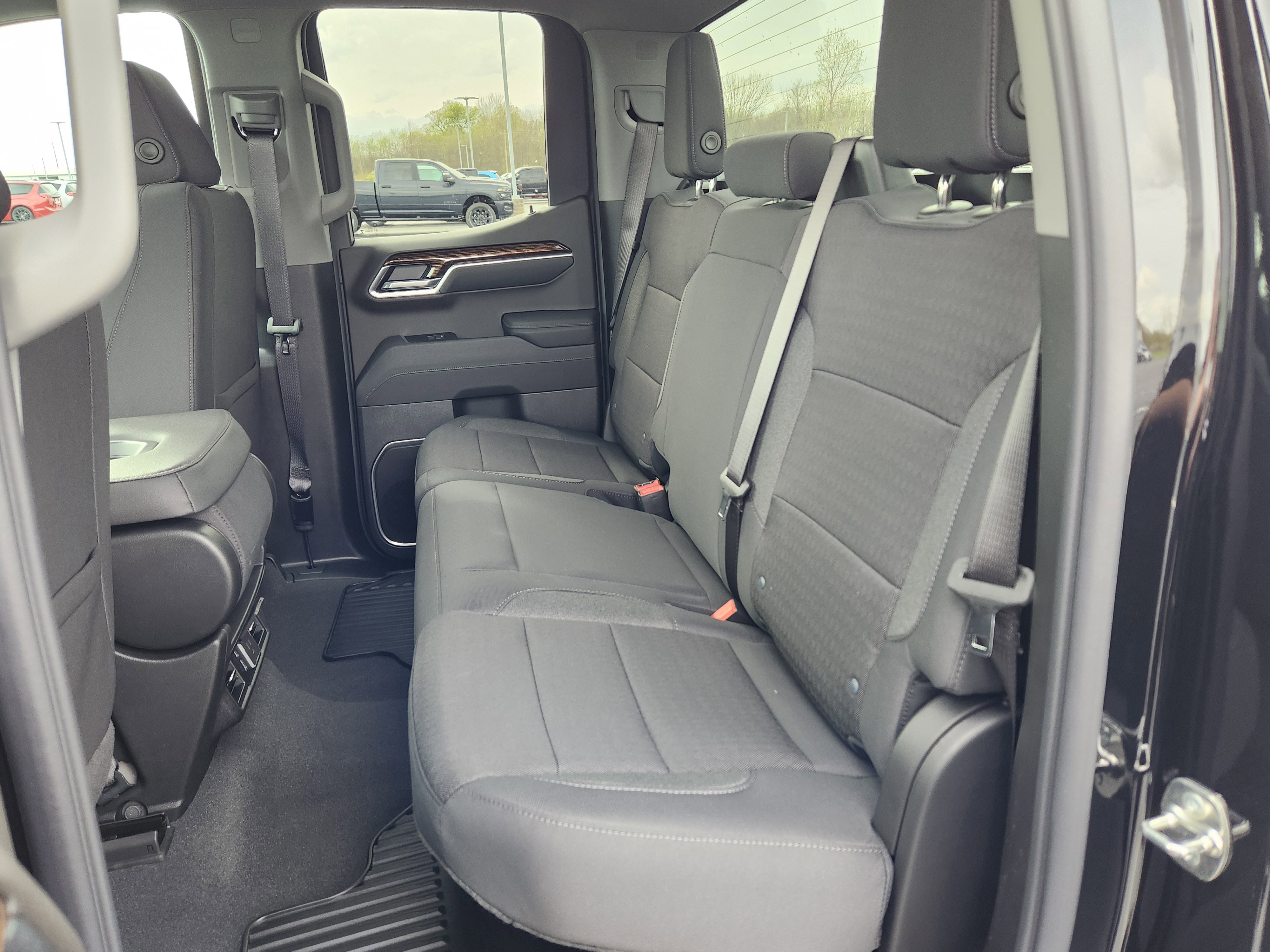 New 2026 GMC Sierra 1500 SLE image 8