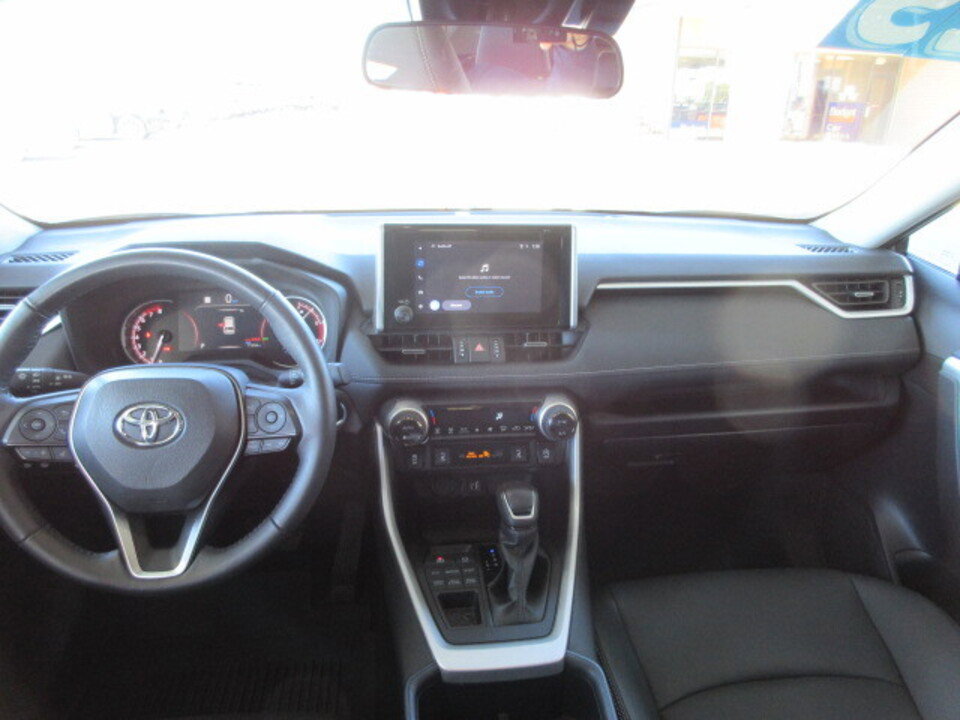 Used 2025 Toyota RAV4 XLE Premium image 27