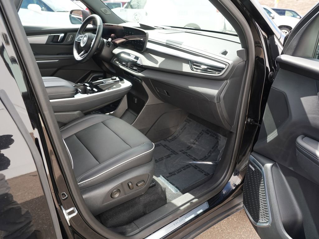 Used 2025 Buick Enclave Preferred AWD/4WD image 29