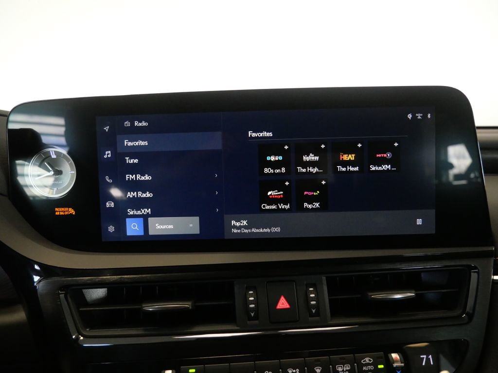 Used 2023 Lexus ES 300h w/ Accessory Package (Z2) image 23