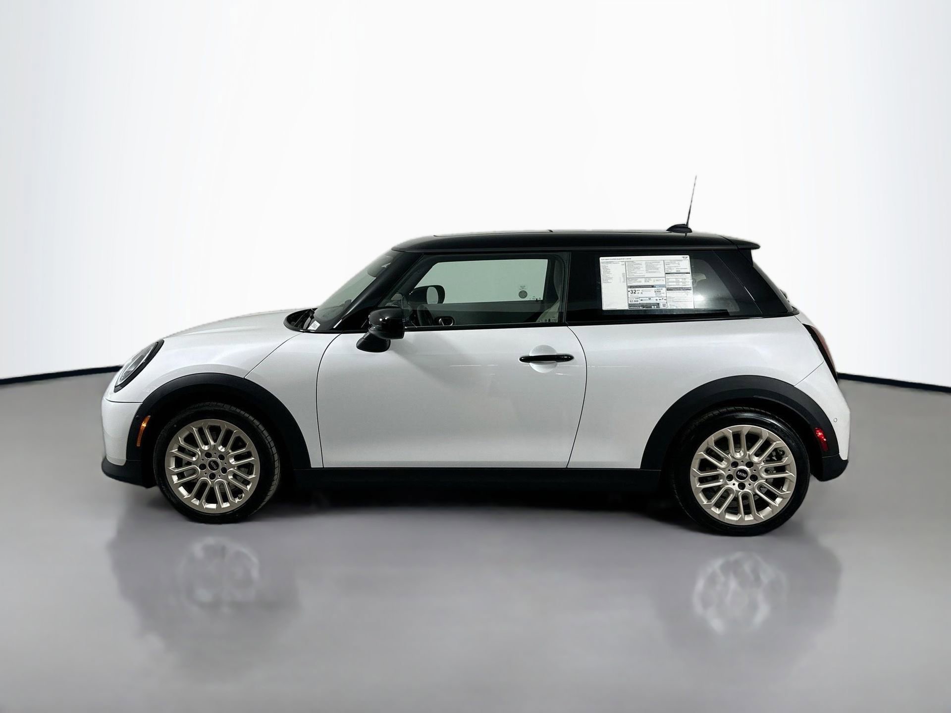 Used 2025 MINI Cooper 2-Door Hardtop image 10