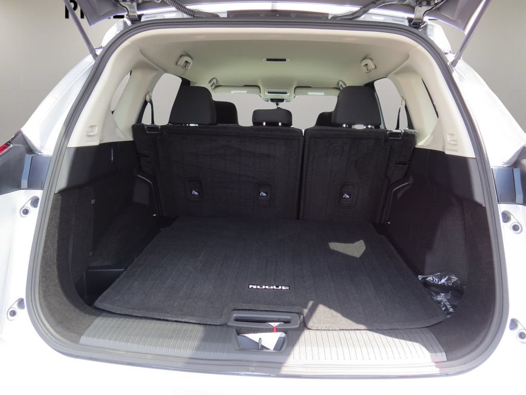 Used 2024 Nissan Rogue S FWD image 13