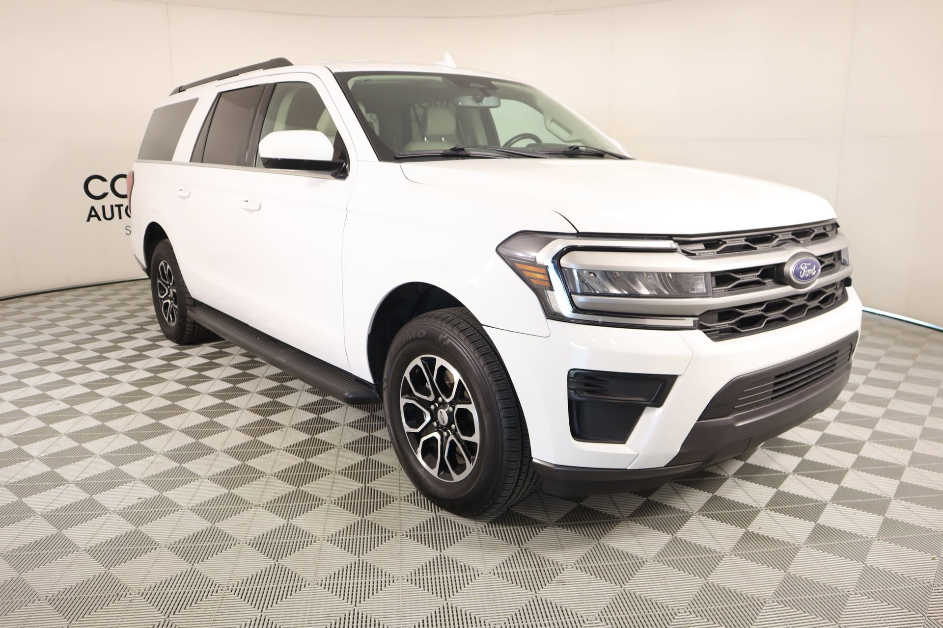 Used 2024 Ford Expedition Max XLT image 1