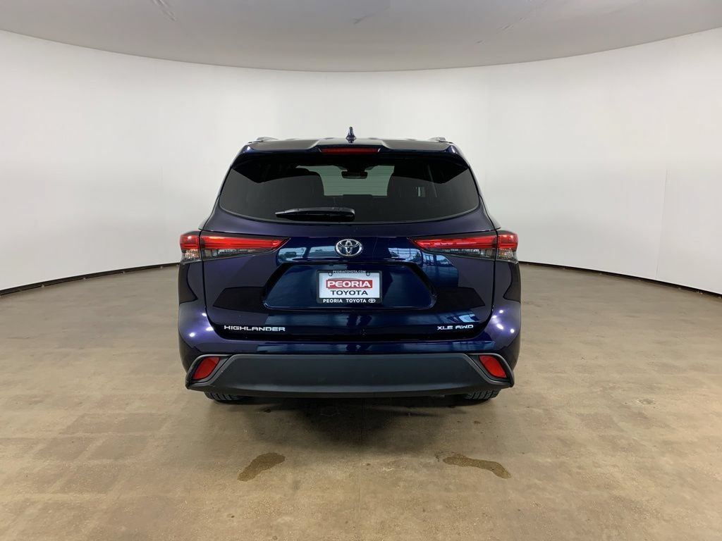 Used 2023 Toyota Highlander XLE AWD/4WD image 10