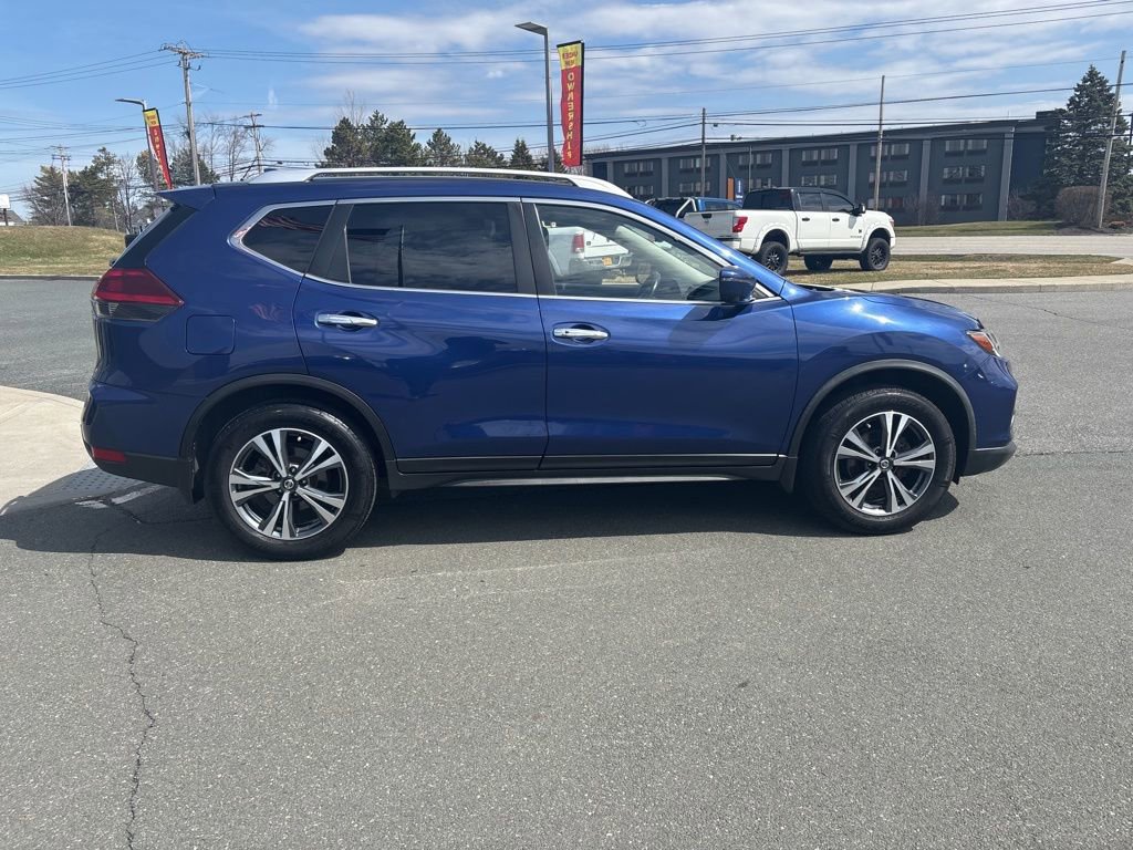 Used 2019 Nissan Rogue SV w/ Sun & Sound Touring Package image 8