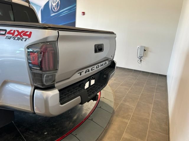 Used 2017 Toyota Tacoma TRD Sport w/ Tow Package (A/T) AWD/4WD image 4