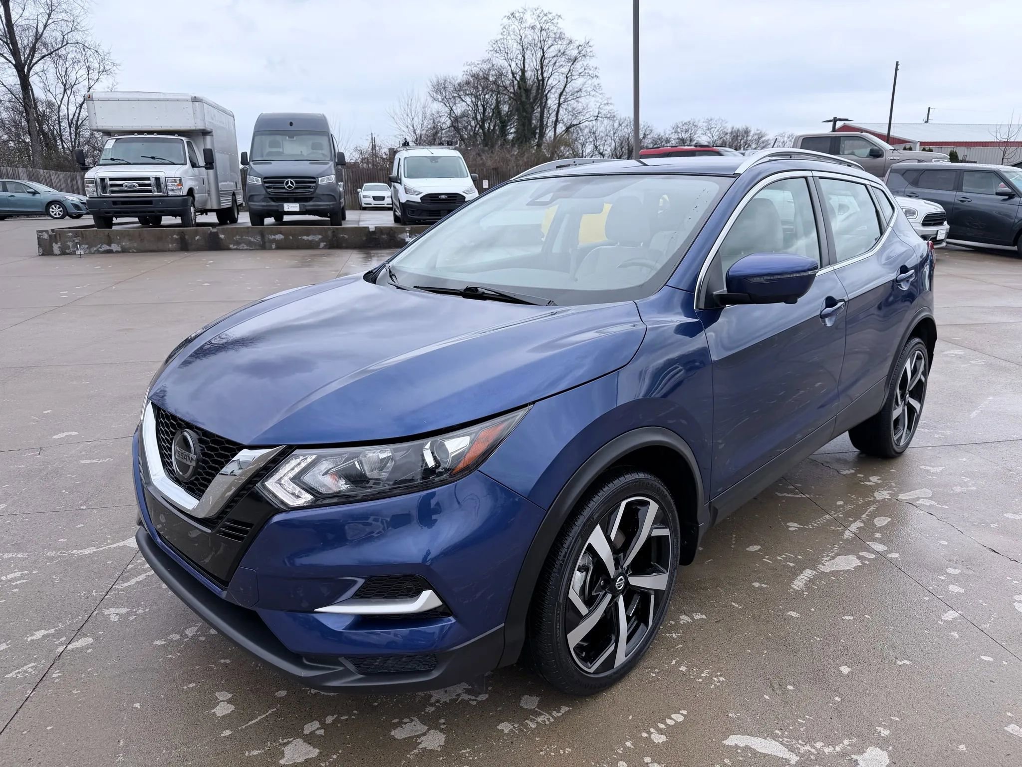 Used 2022 Nissan Rogue Sport SL image 2