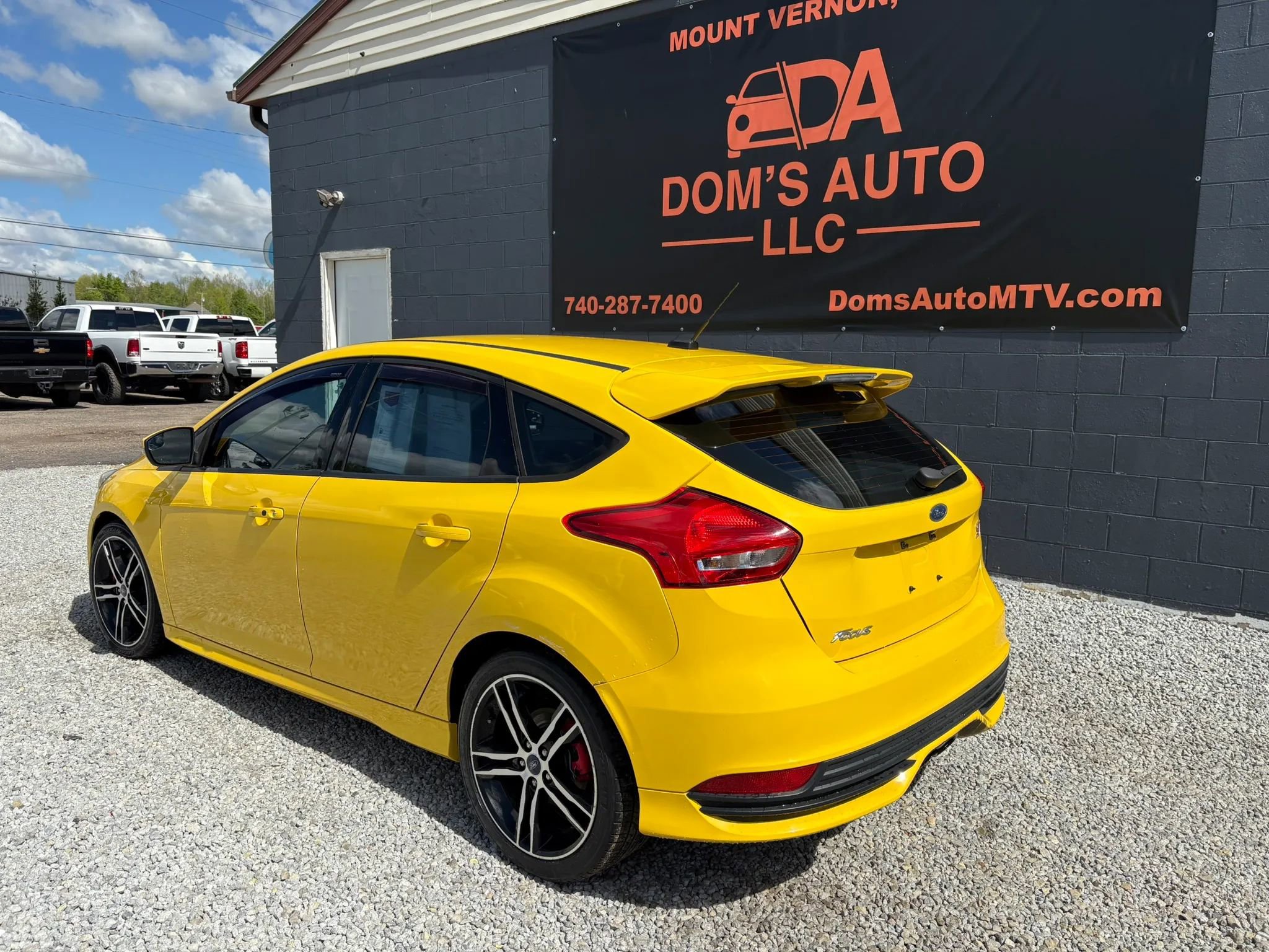 Used 2017 Ford Focus ST FWD image 2