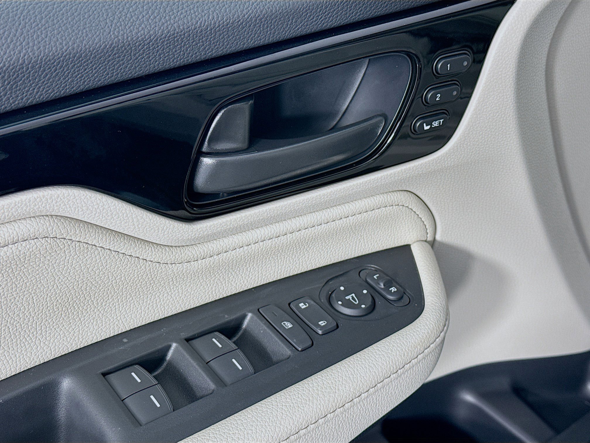 New 2026 Honda Odyssey Touring image 18