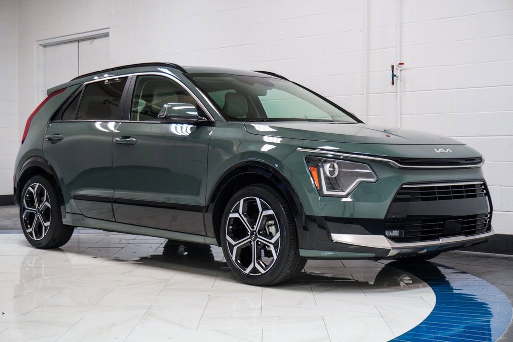 Used 2023 Kia Niro EX Touring image 5