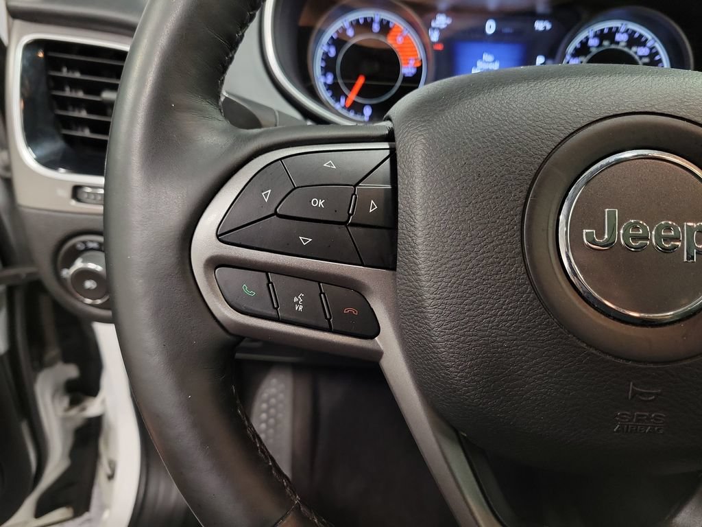 Used 2019 Jeep Cherokee Overland w/ Technology Group AWD/4WD image 26