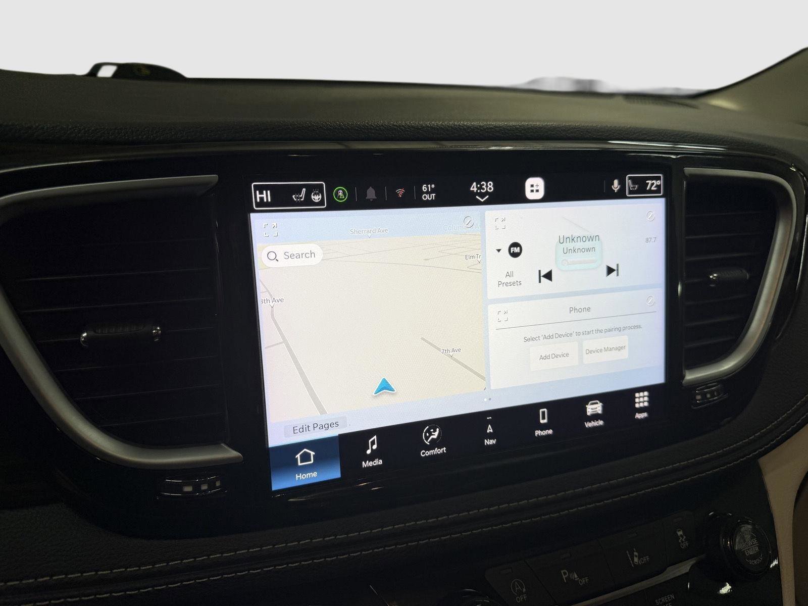 Used 2024 Chrysler Pacifica Limited FWD image 15