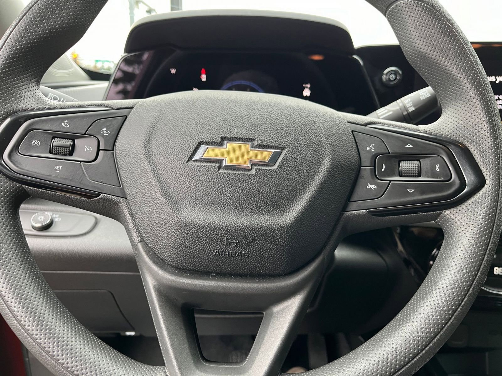 Used 2025 Chevrolet Trax LT FWD image 28