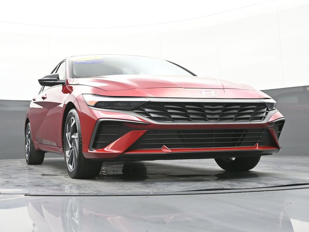 Certified 2025 Hyundai Elantra Sport image 45