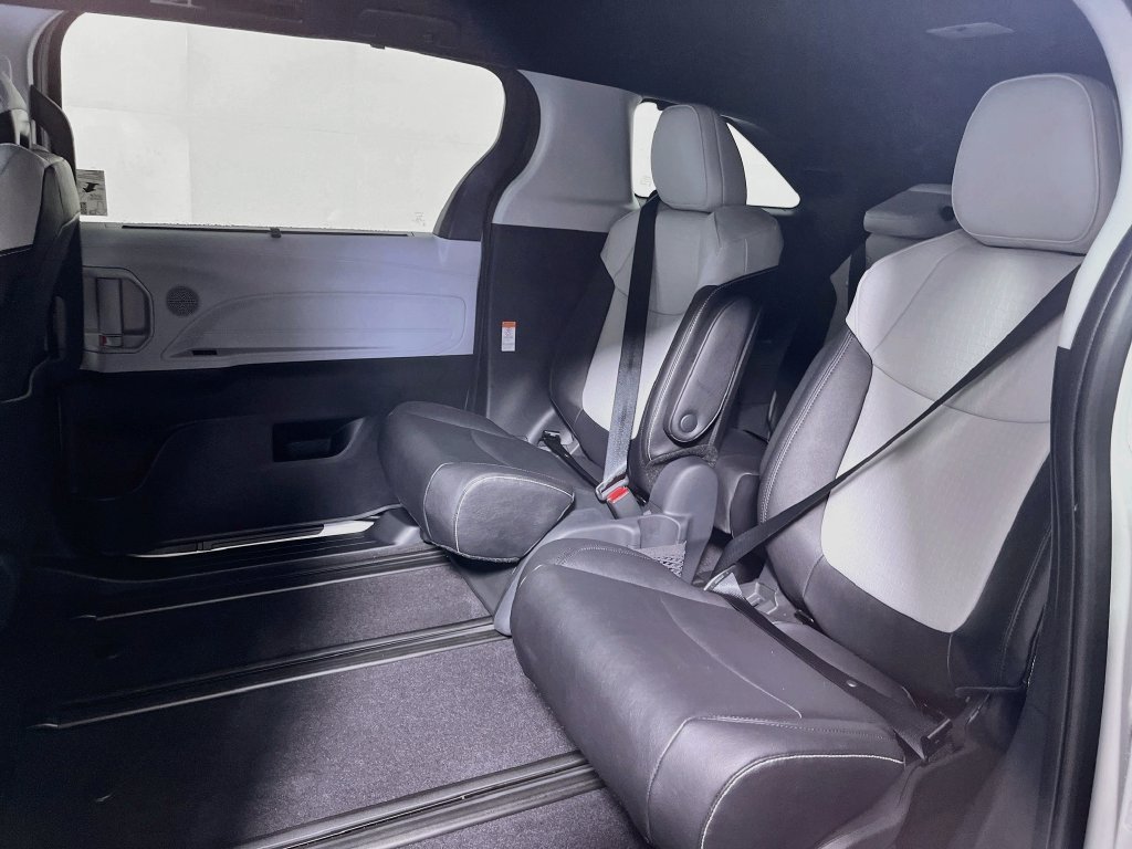 New 2026 Toyota Sienna XSE FWD image 25