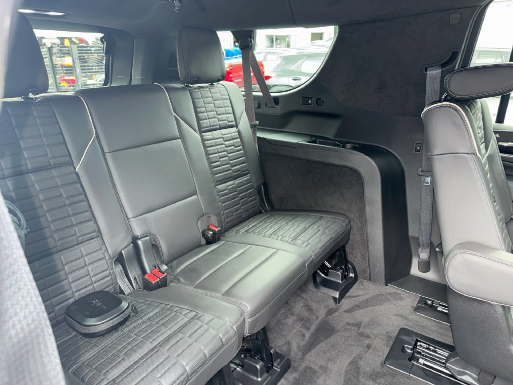 Used 2024 Cadillac Escalade ESV V w/ LPO, Floor Liner Package AWD/4WD image 29