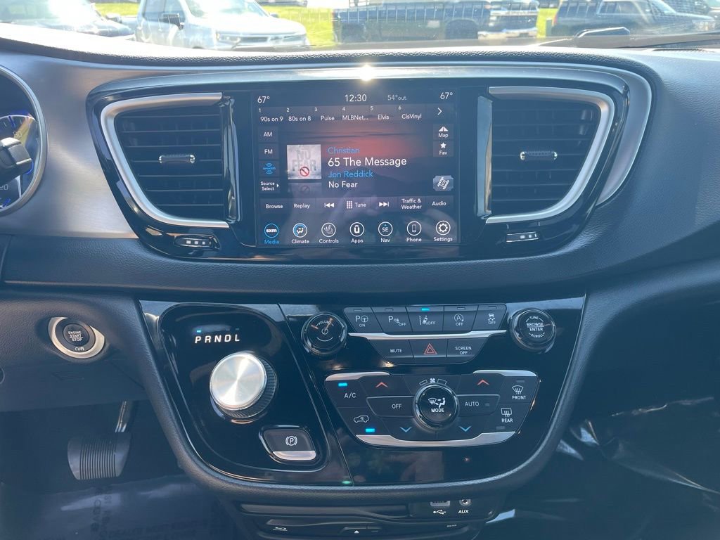 Used 2020 Chrysler Pacifica Touring-L w/ Advanced Safetytec Group image 29