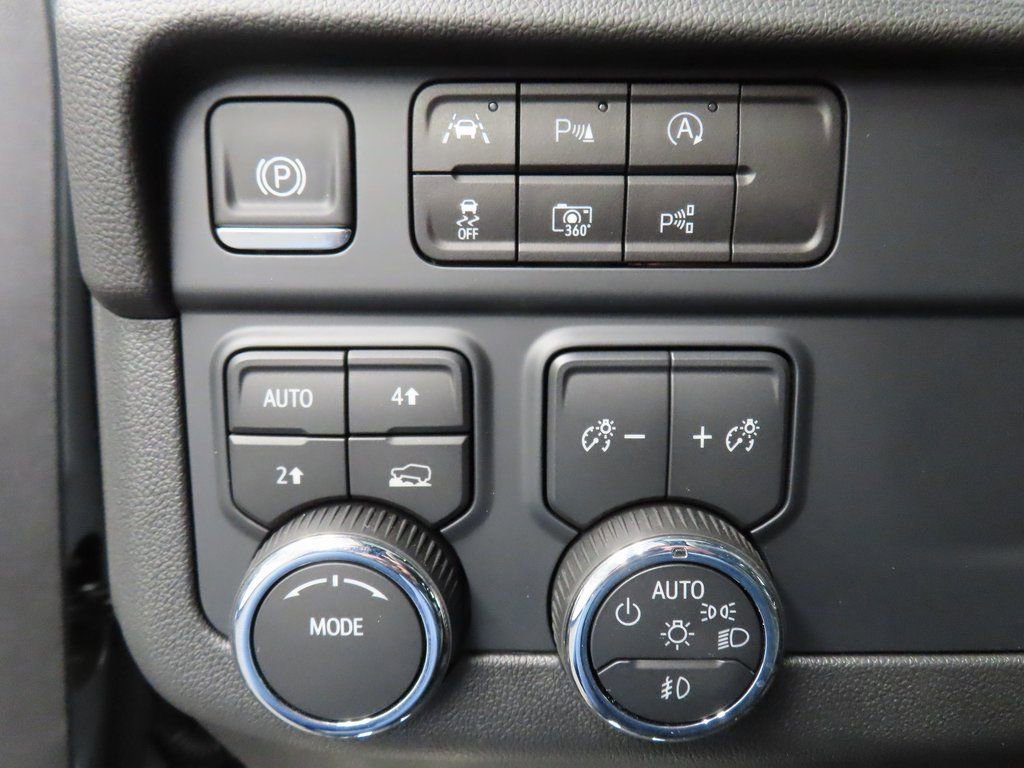 Used 2025 Chevrolet Suburban Premier image 56