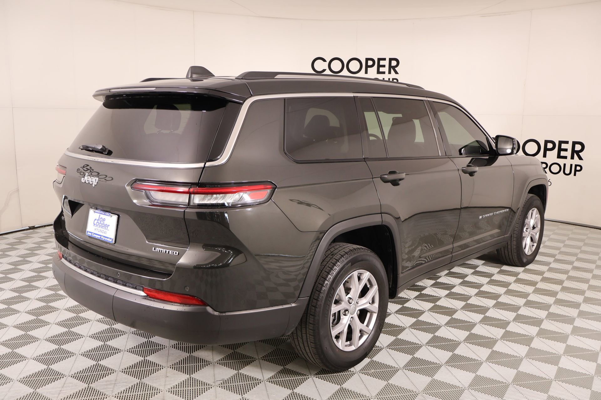 Used 2022 Jeep Grand Cherokee L Limited RWD image 22