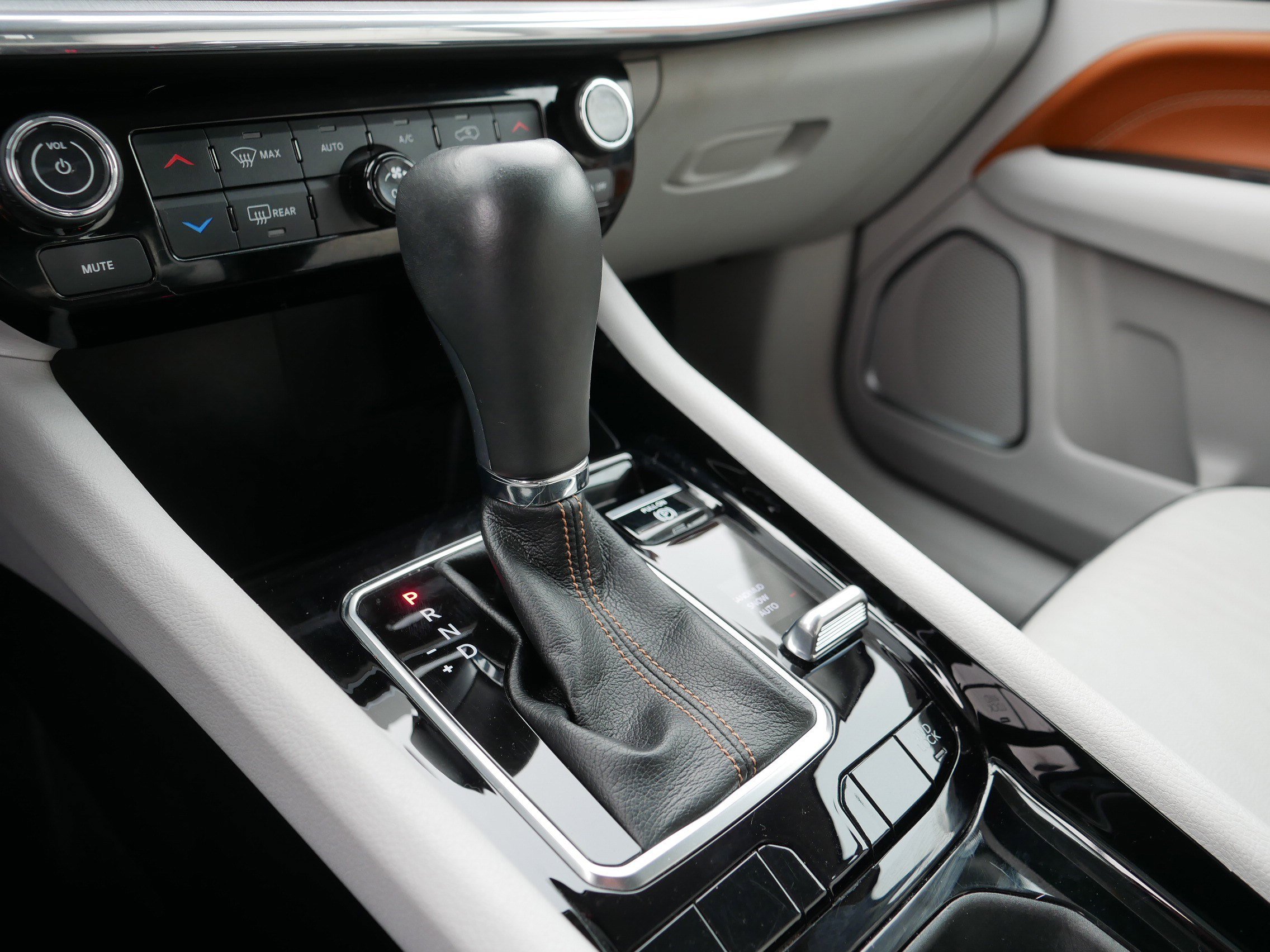 Used 2022 Jeep Compass Limited image 24