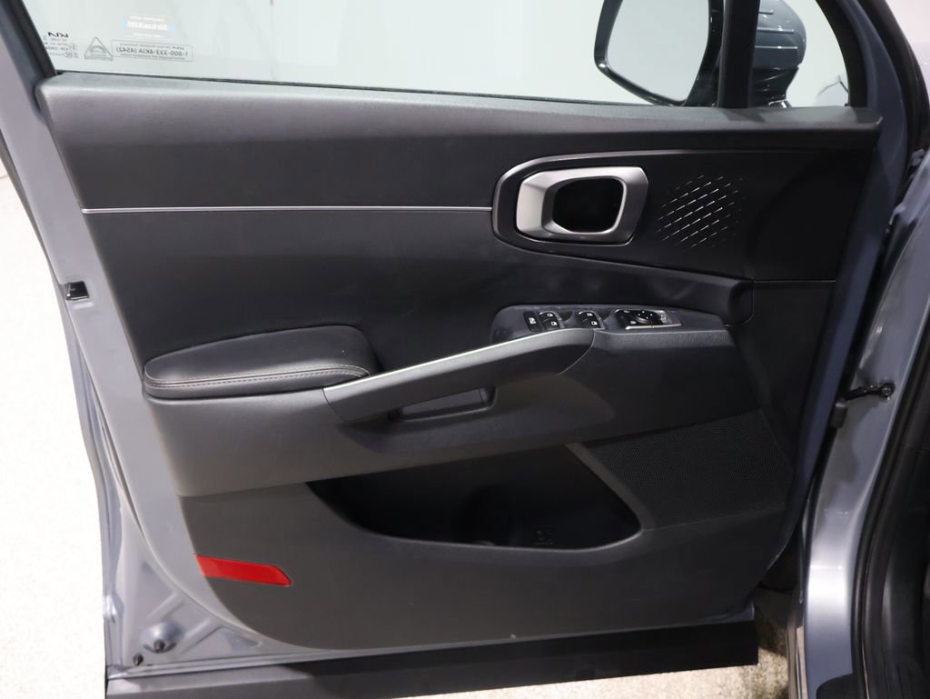 Used 2024 Kia Sorento S image 12