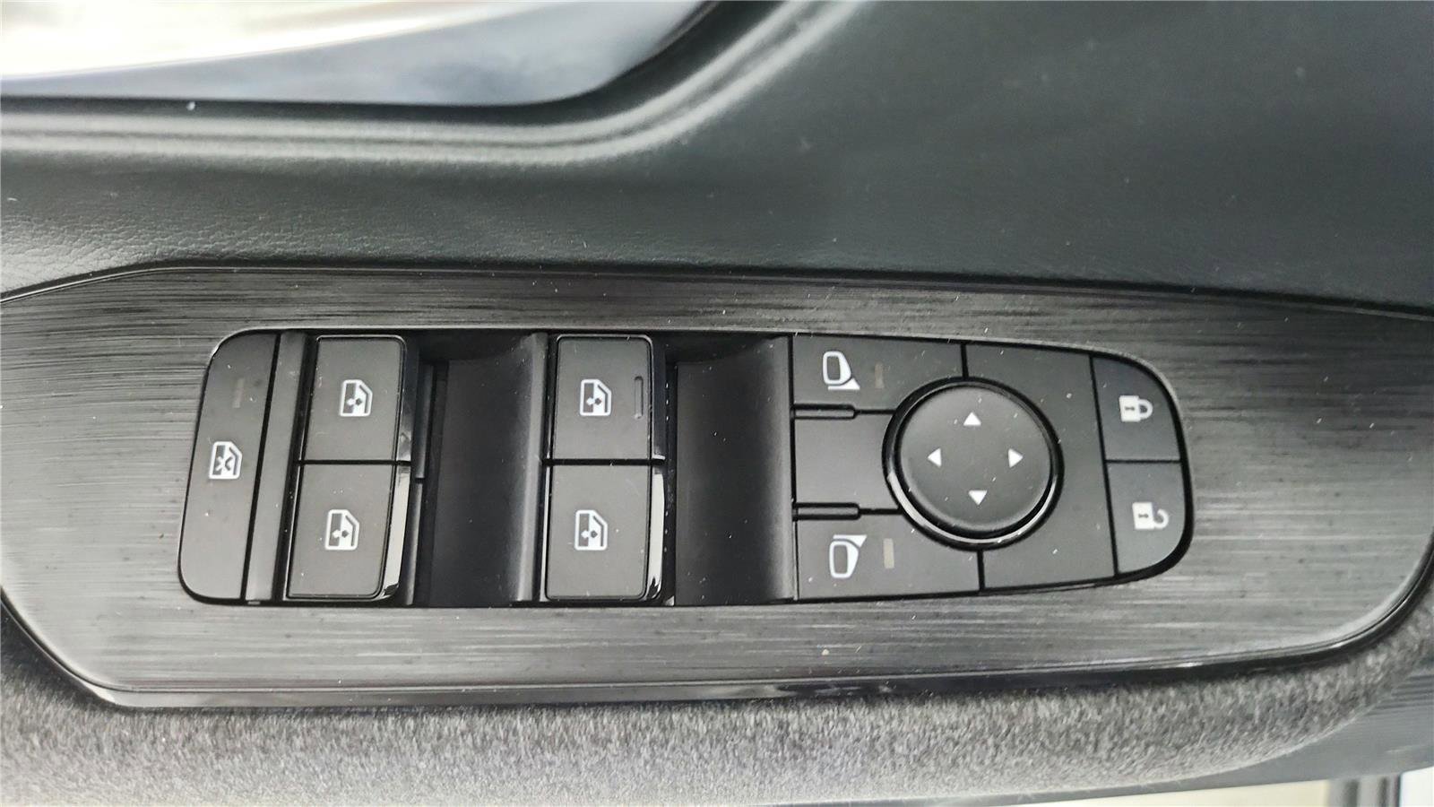 Used 2025 Nissan Kicks SV FWD image 10
