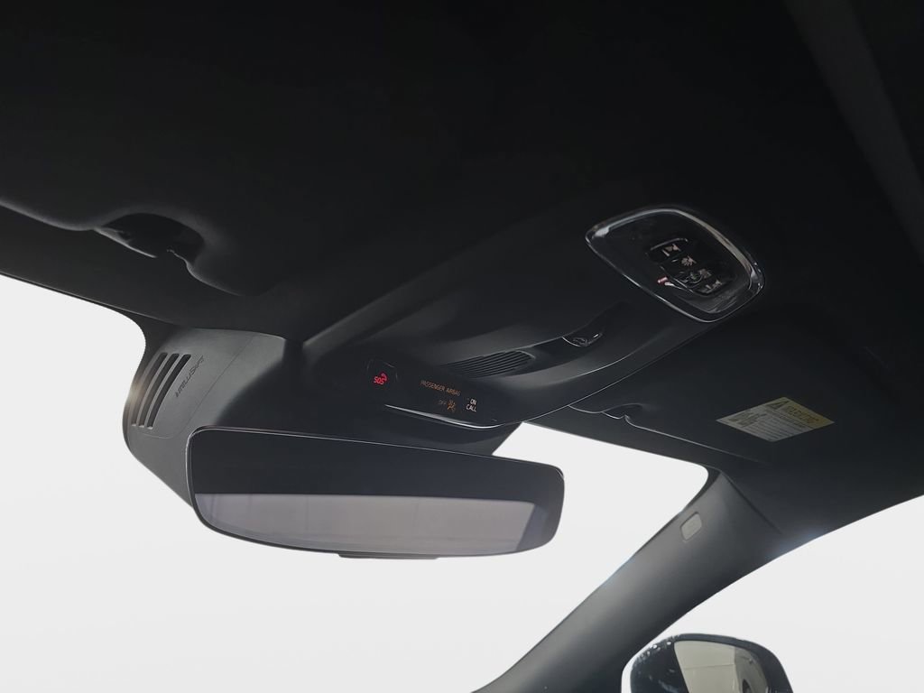 Used 2022 Volvo S60 T8 R-Design image 25