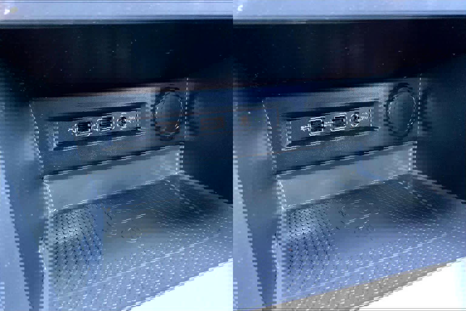 Used 2020 Volkswagen Tiguan SE R-Line image 34