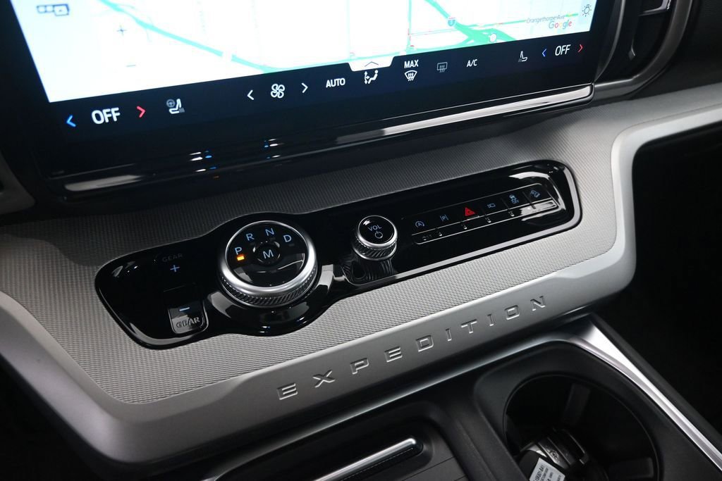 Used 2025 Ford Expedition Active AWD/4WD image 27