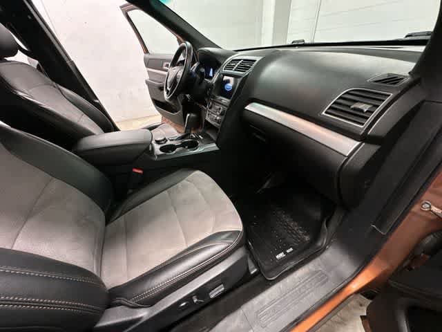 Used 2017 Ford Explorer XLT w/ Equipment Group 202A AWD/4WD image 20