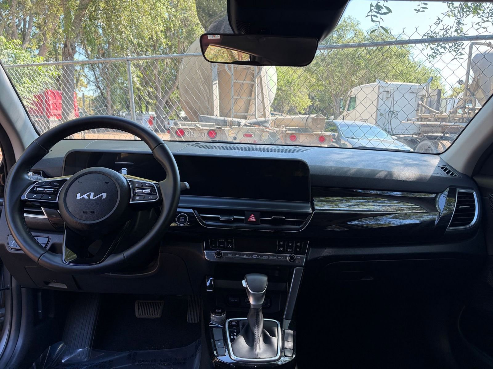 Used 2025 Kia Seltos S image 32