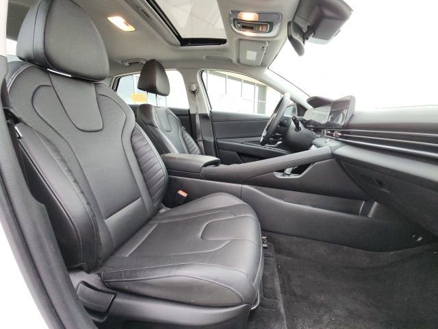 Used 2025 Hyundai Elantra Limited image 7