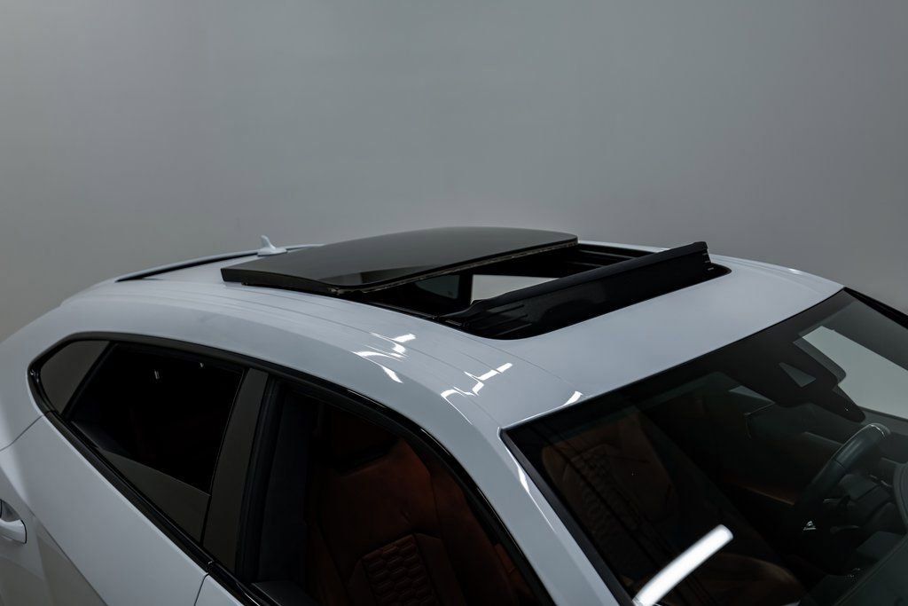 Used 2021 Lamborghini Urus AWD/4WD image 29