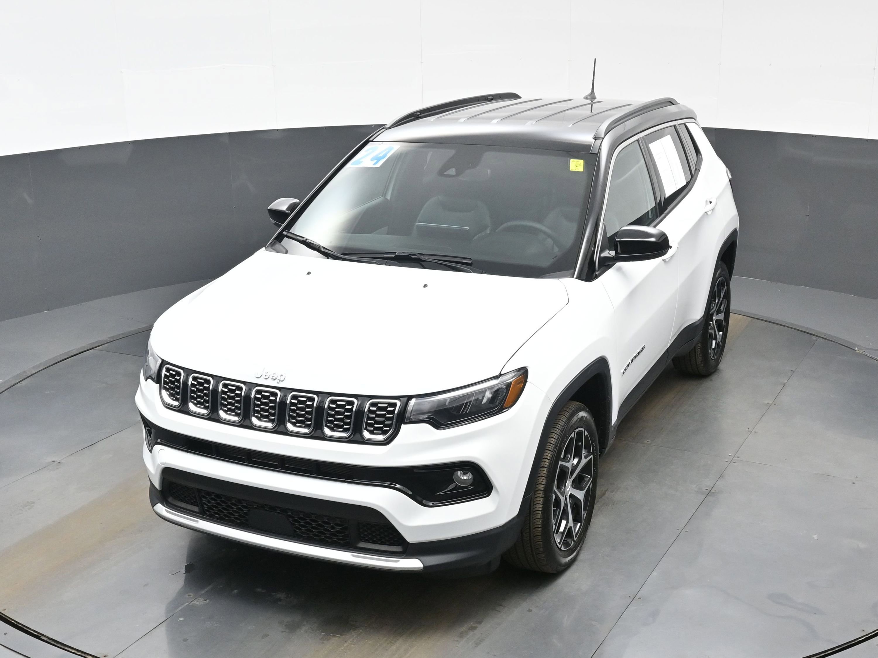 Used 2024 Jeep Compass Limited image 34