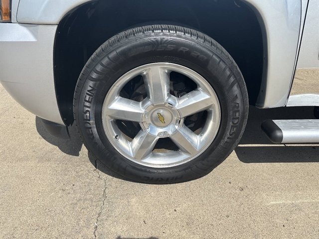Used 2013 Chevrolet Avalanche LS w/ All-Star Edition AWD/4WD image 2