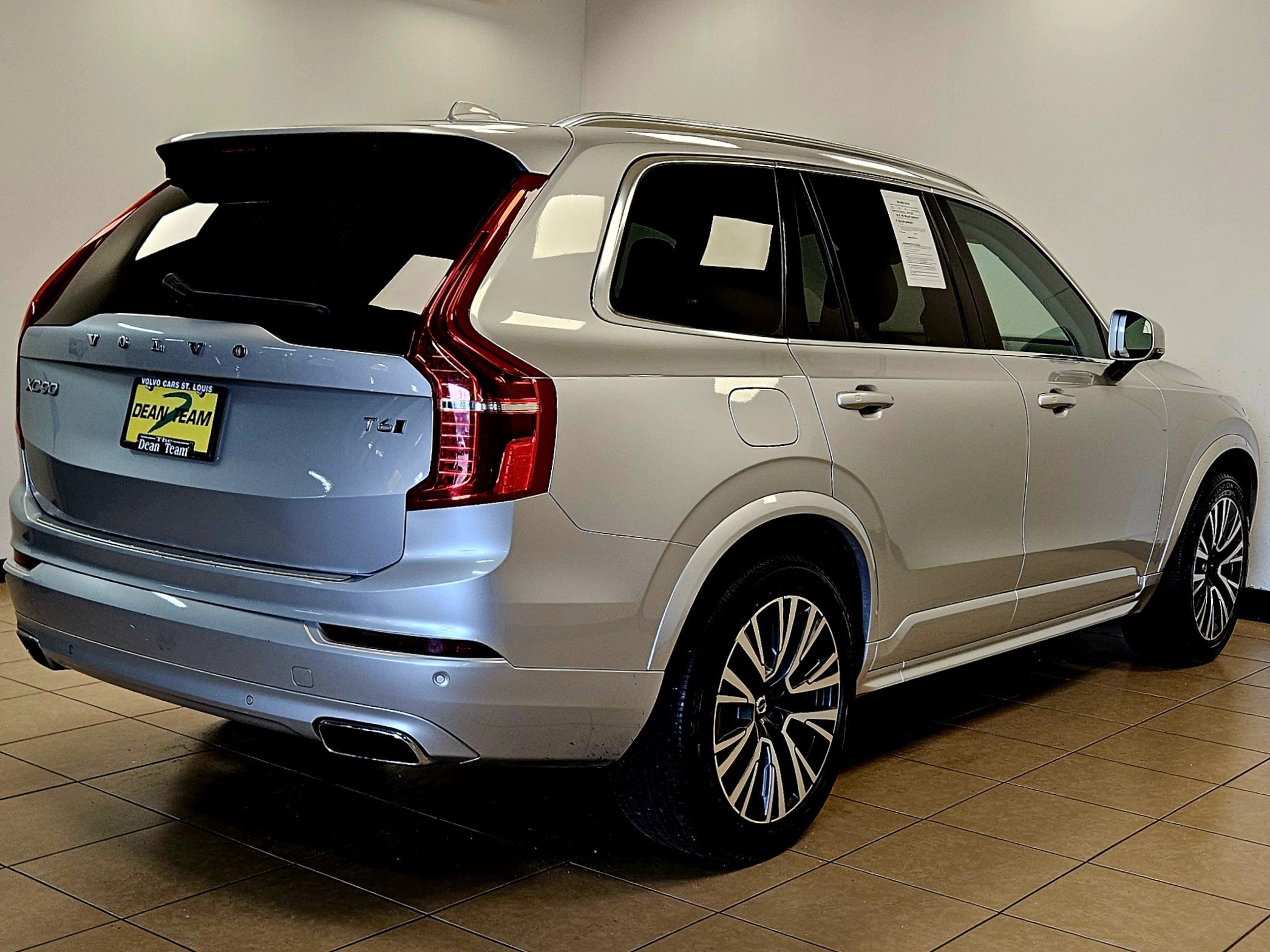 Used 2021 Volvo XC90 T6 Momentum w/ Protection Package Premier AWD/4WD image 4