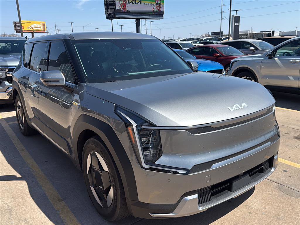 Used 2024 Kia EV9 Light Long Range image 1