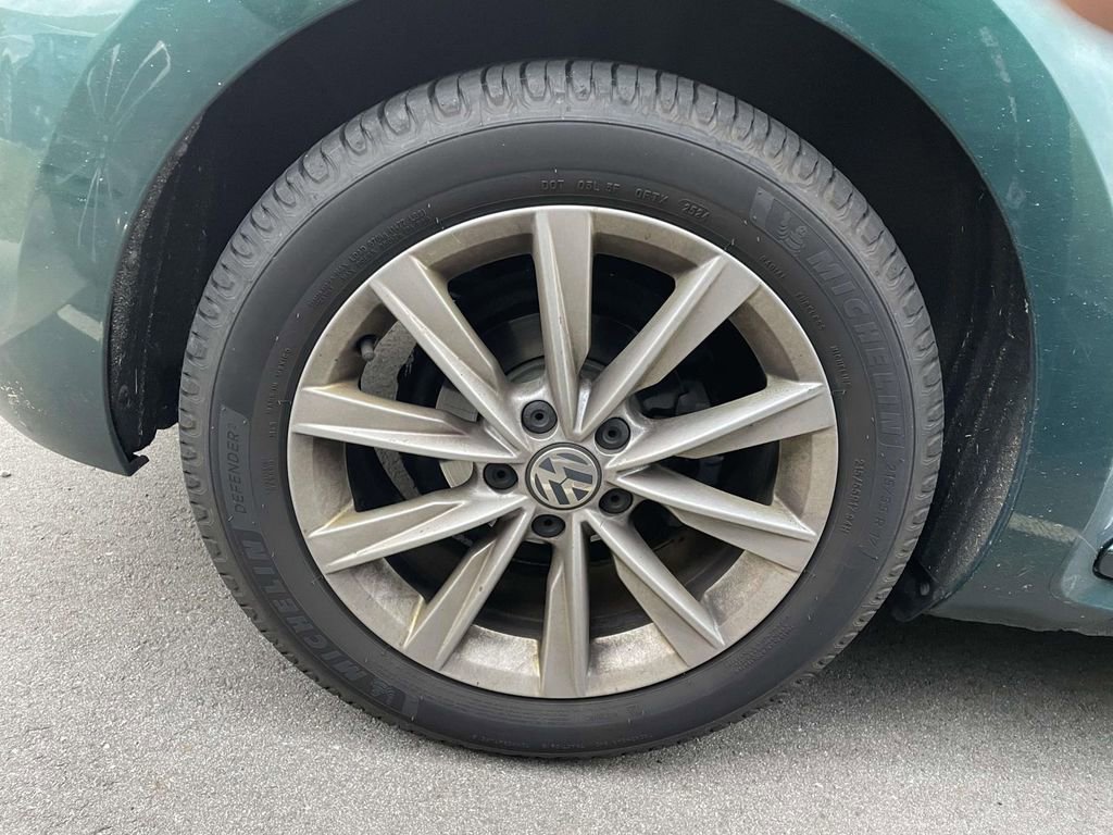 Used 2017 Volkswagen Beetle 1.8T SEL image 5