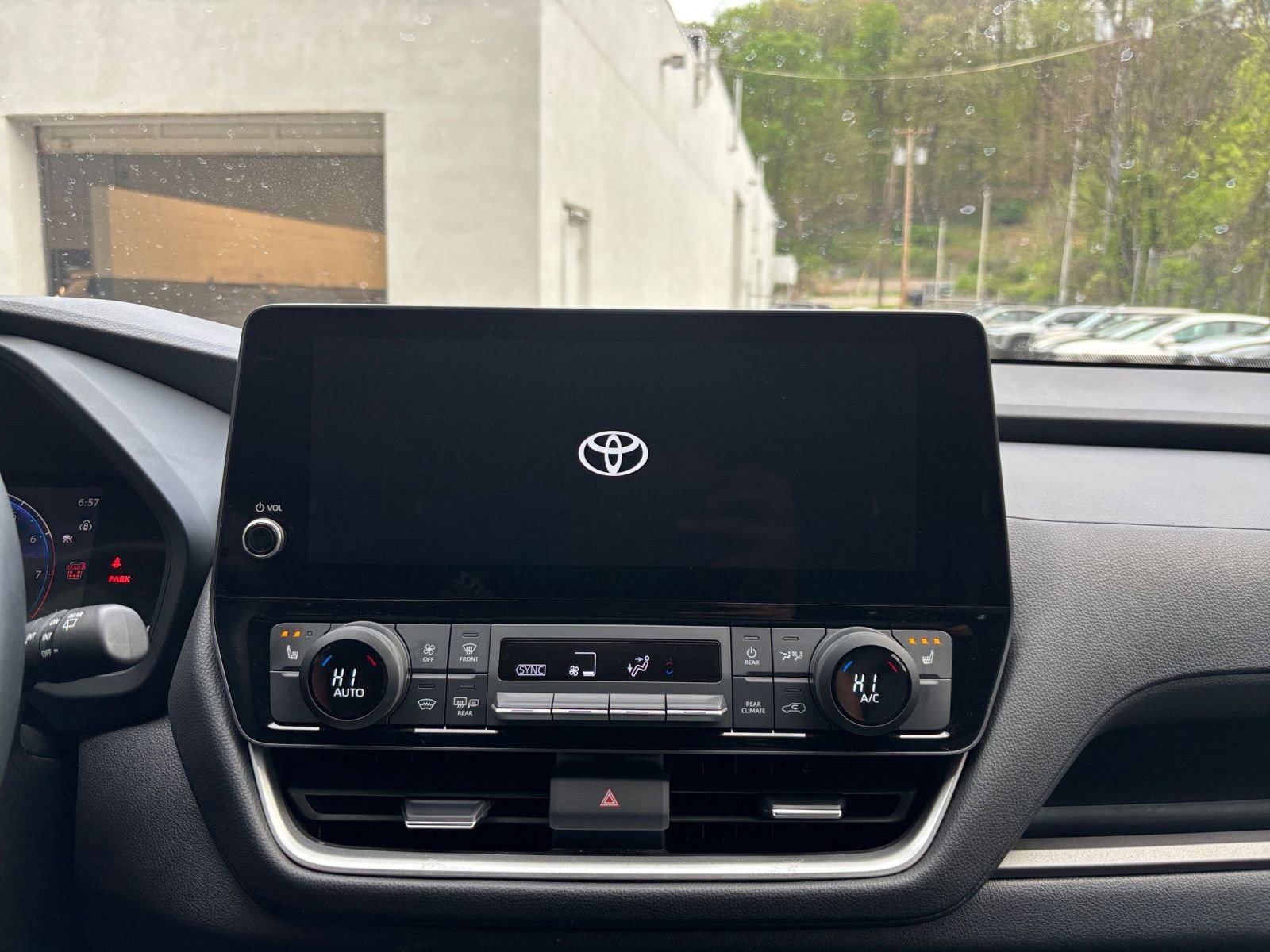 Used 2025 Toyota Grand Highlander FWD image 17