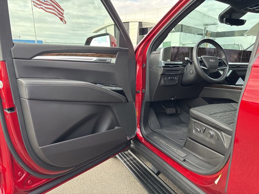 Used 2025 Cadillac Escalade ESV Sport Platinum w/ LPO, Floor Liner Package image 31