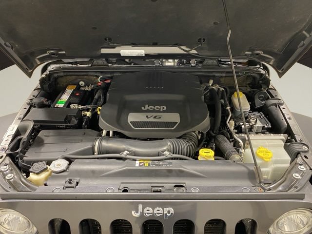 Used 2017 Jeep Wrangler Unlimited Rubicon w/ Connectivity Group AWD/4WD image 29