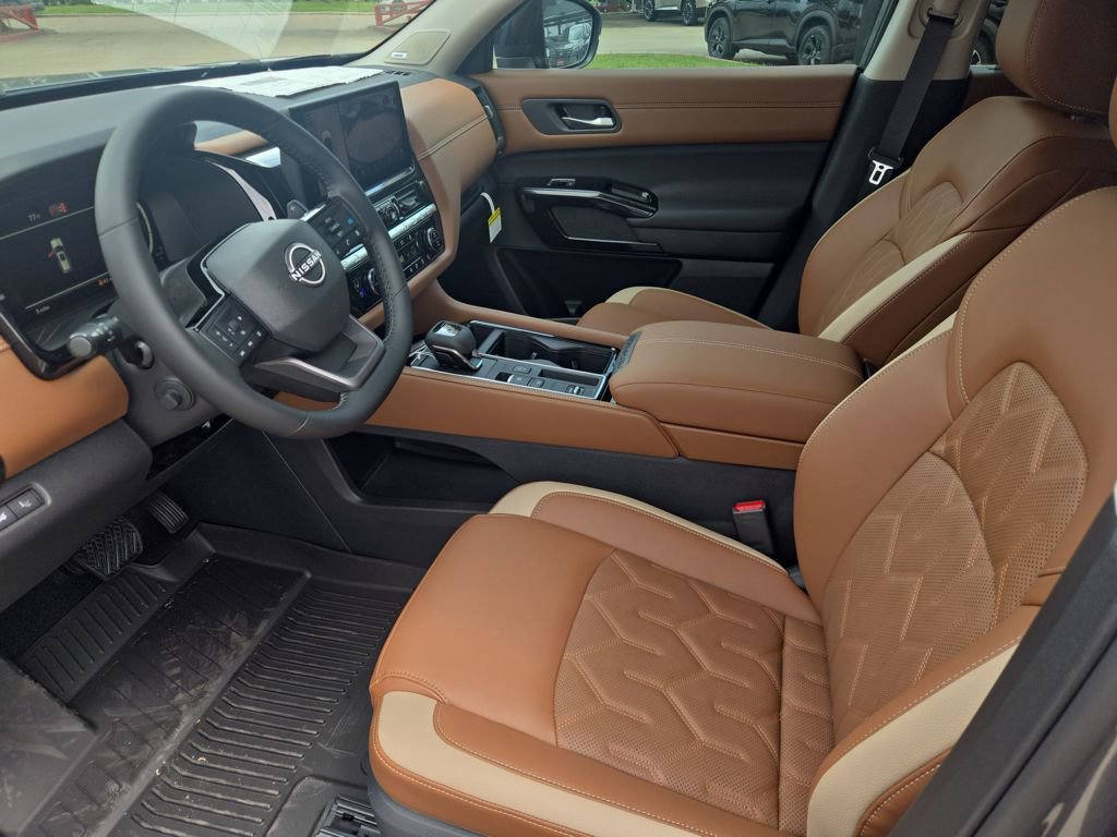 New 2026 Nissan Pathfinder Platinum FWD image 13