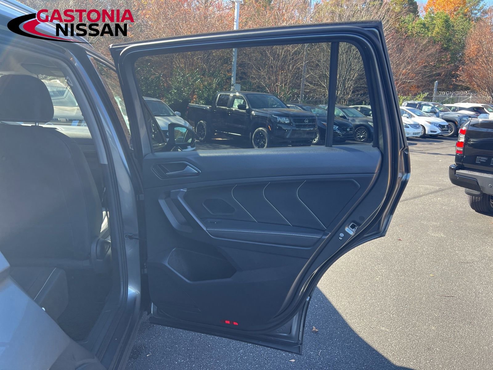 Used 2023 Volkswagen Tiguan SE image 26