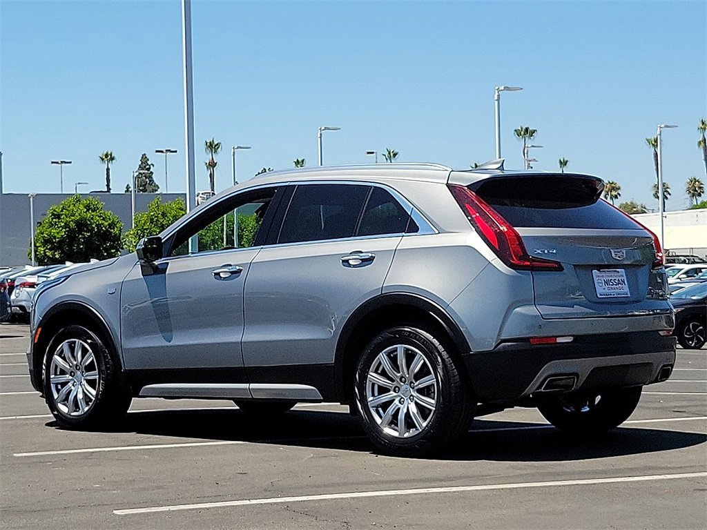 Used 2023 Cadillac XT4 Premium Luxury image 2