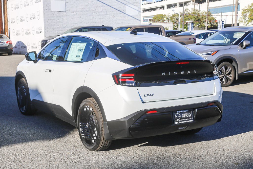 New 2026 Nissan Leaf w/ Illuminated Package FWD image 6