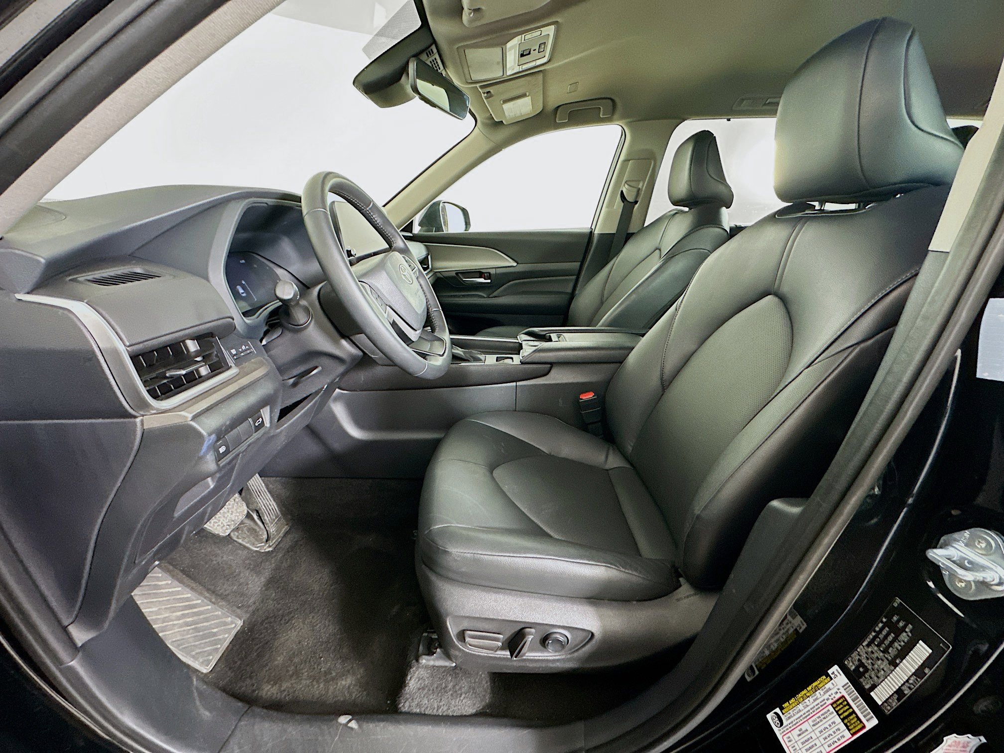 Used 2025 Toyota Grand Highlander AWD image 13