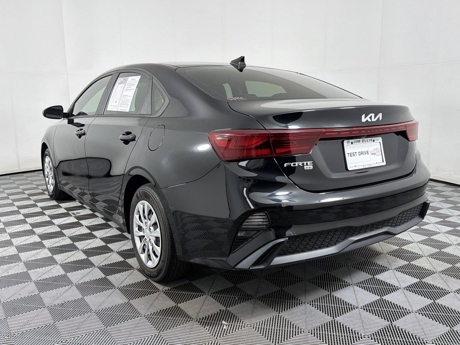Used 2023 Kia Forte LX FWD image 4