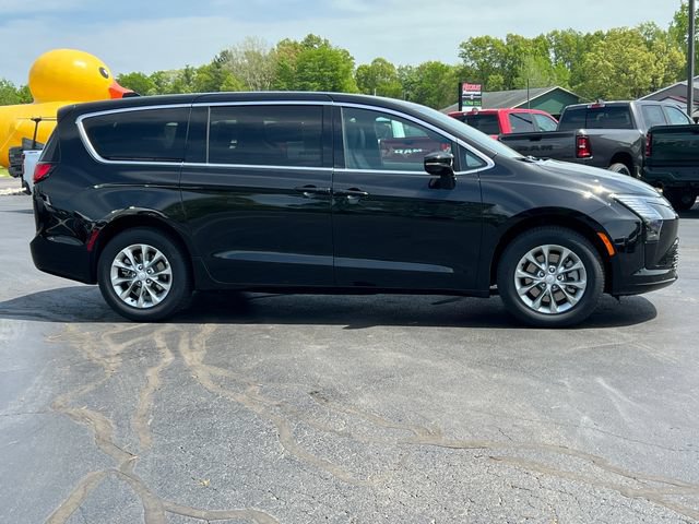 New 2027 Chrysler Pacifica Select w/ Family Tech Group AWD/4WD image 49