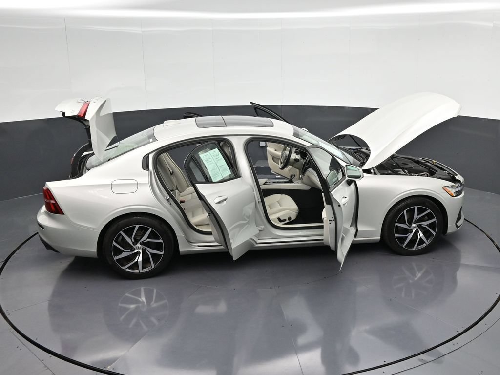 Used 2020 Volvo S60 T5 Momentum FWD image 31