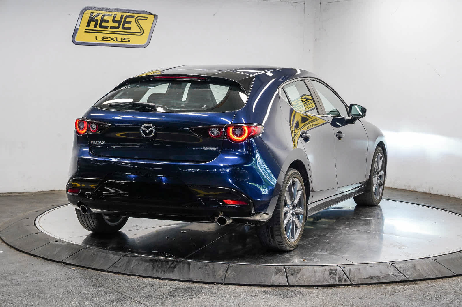 Used 2022 MAZDA MAZDA3 s FWD image 4